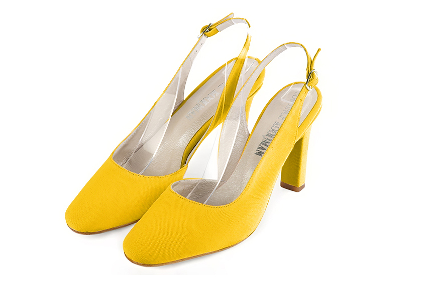 Yellow slingback elegant shoes. Round toe. High kitten heels.